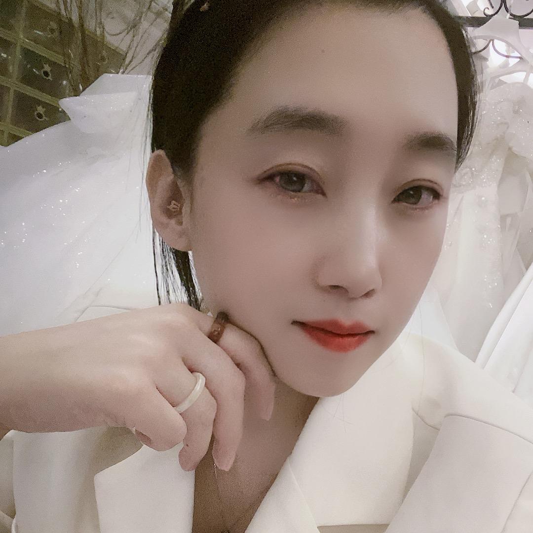 叶子婚纱跟妆