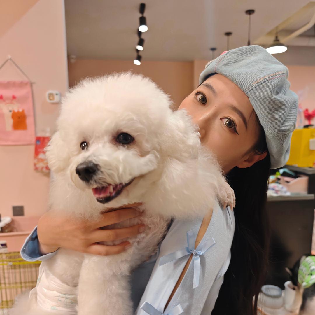 挺突出的一女的