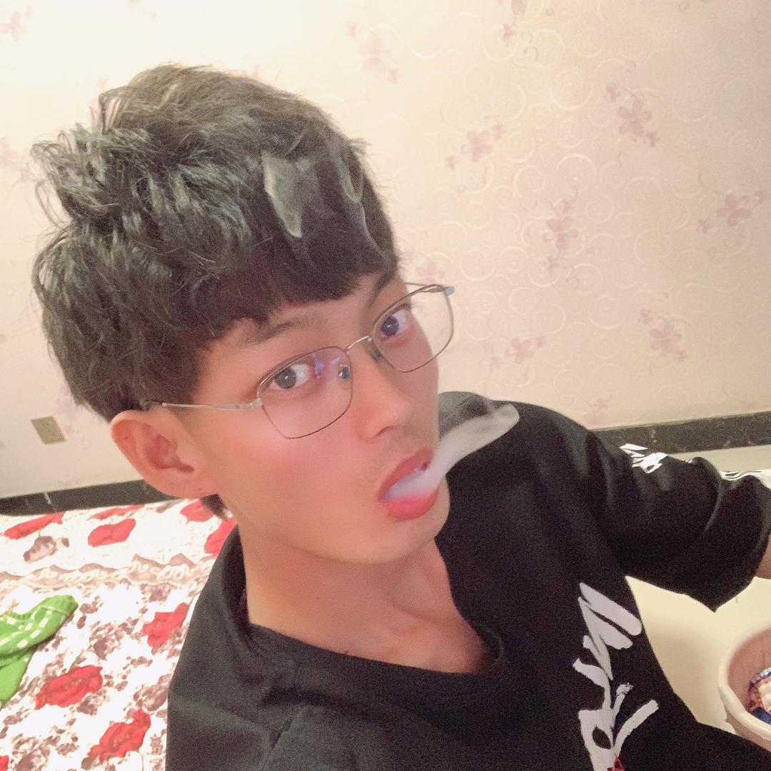 小男生