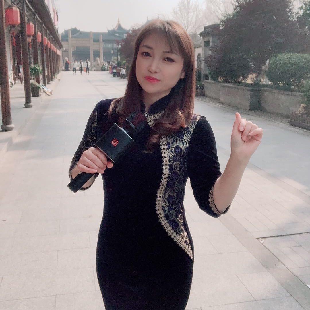 川妹子唱沪剧