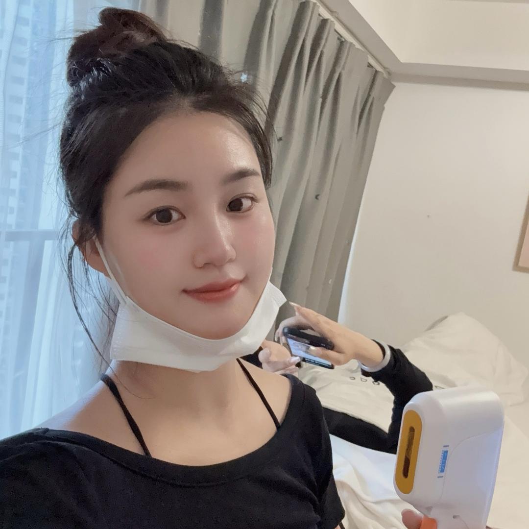 搓脸的贝贝