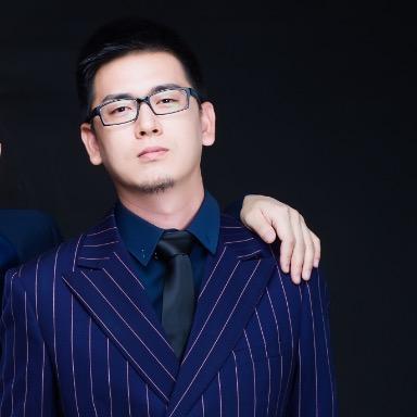 大胡子设计师：霖峰