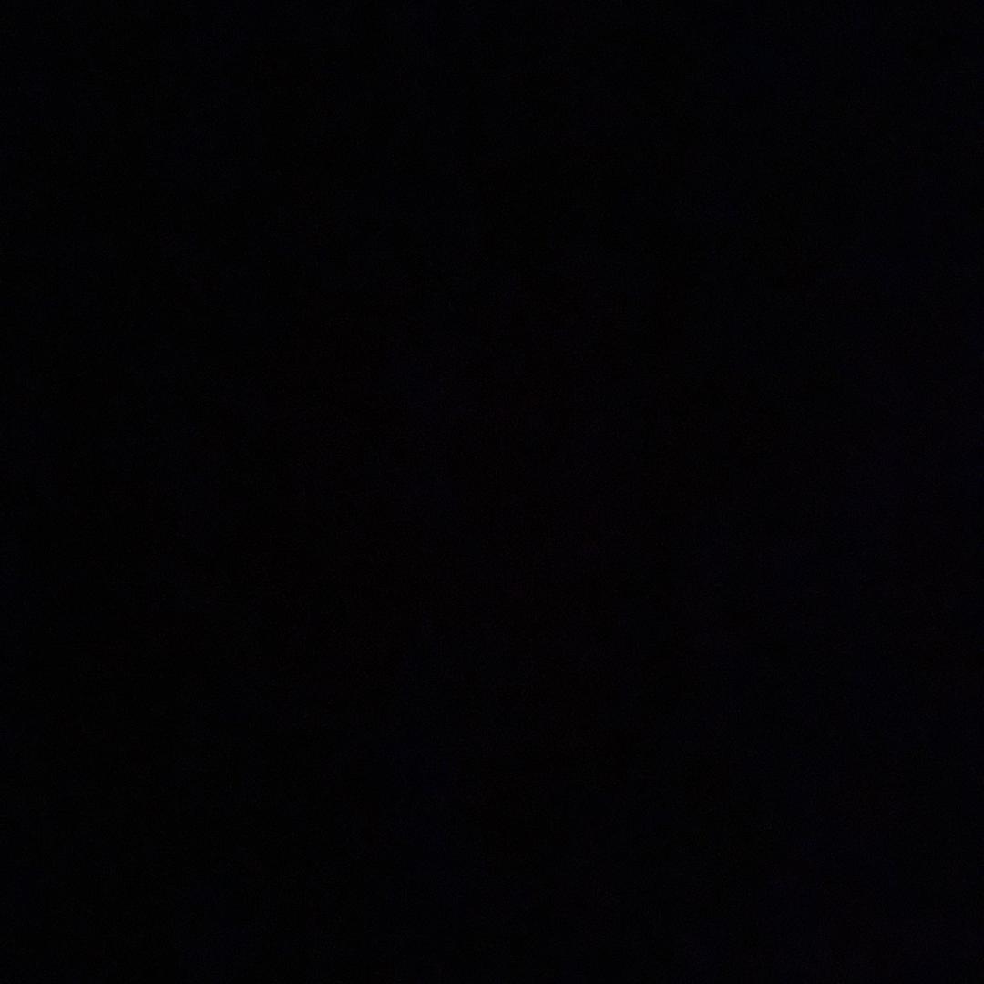 空    白.