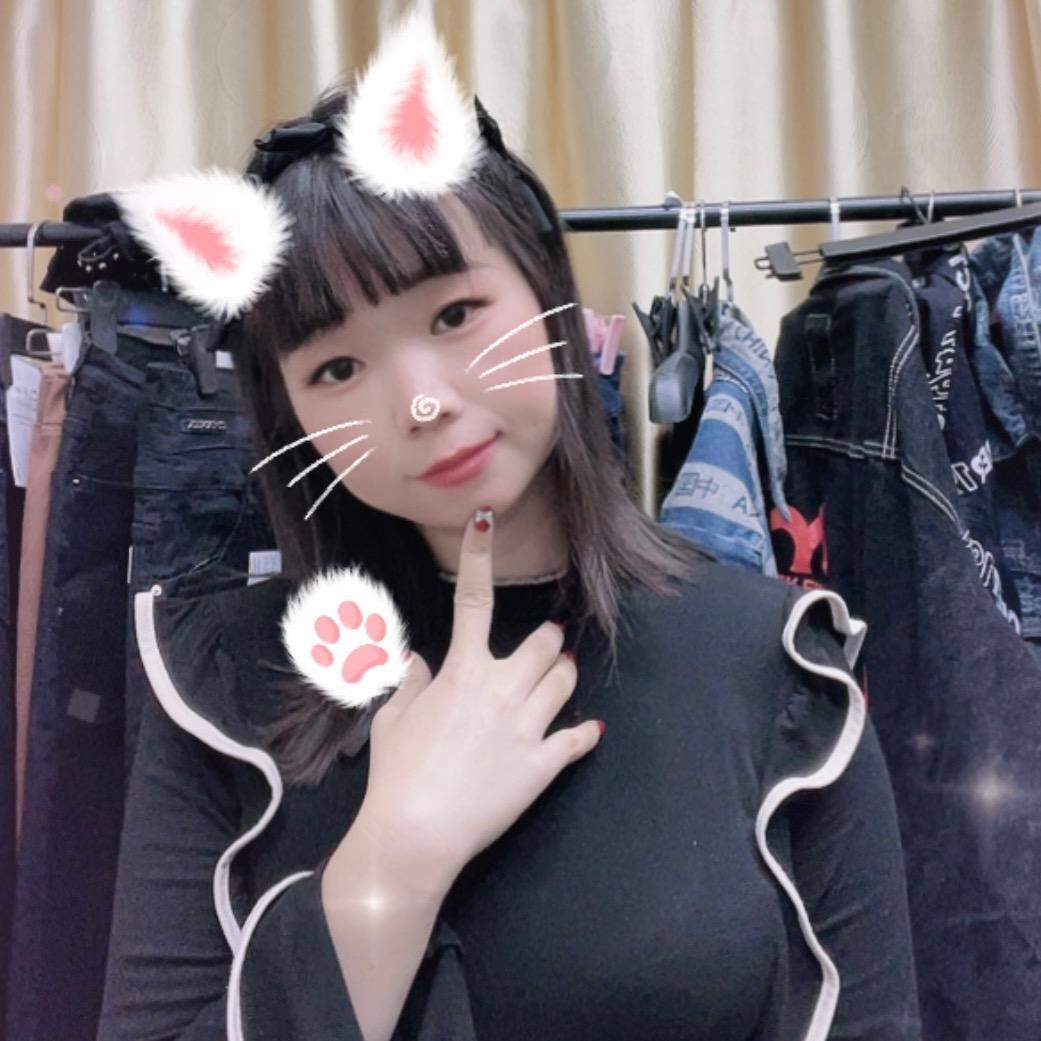 燕燕家牛仔服饰潮店