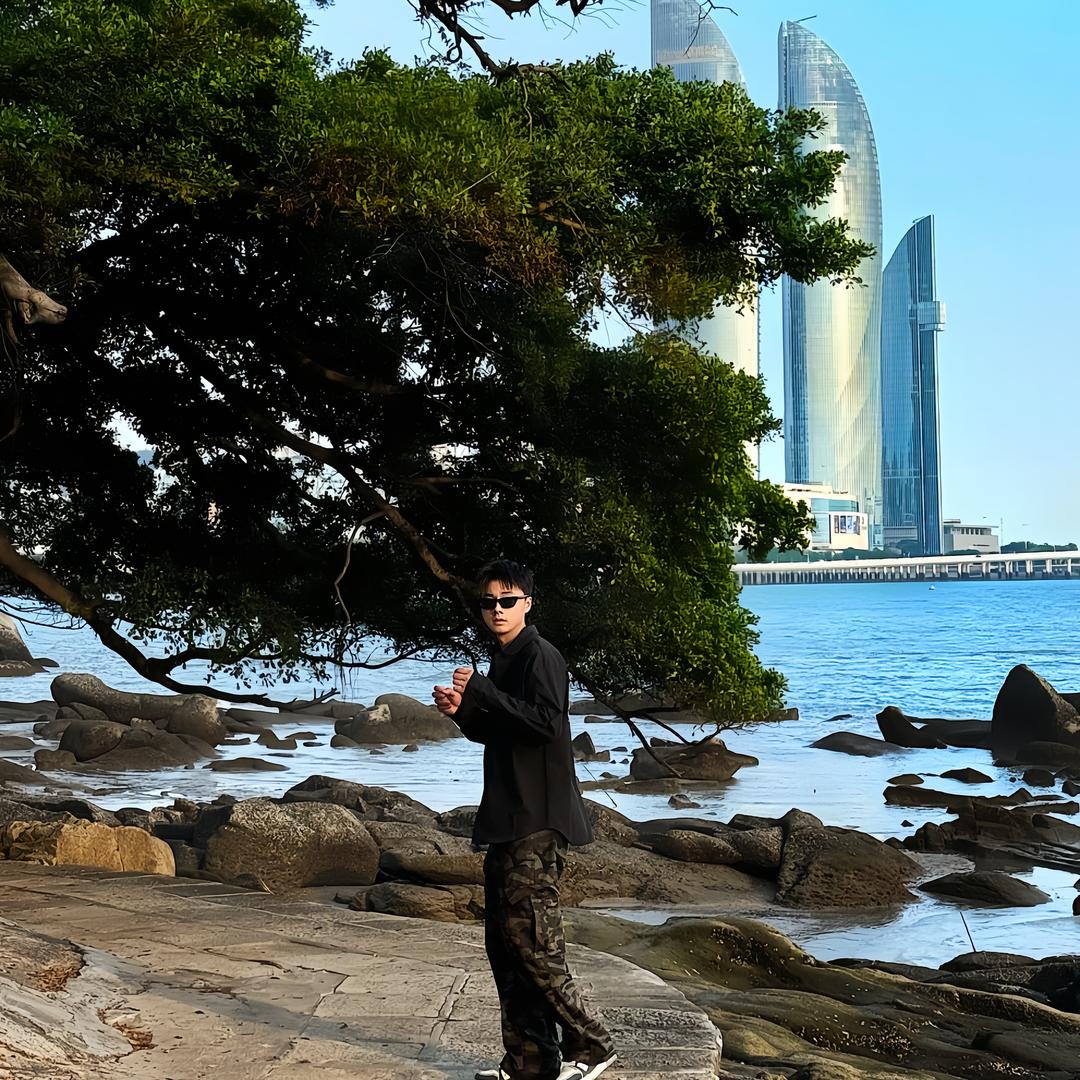 自贡亦晨发型设计