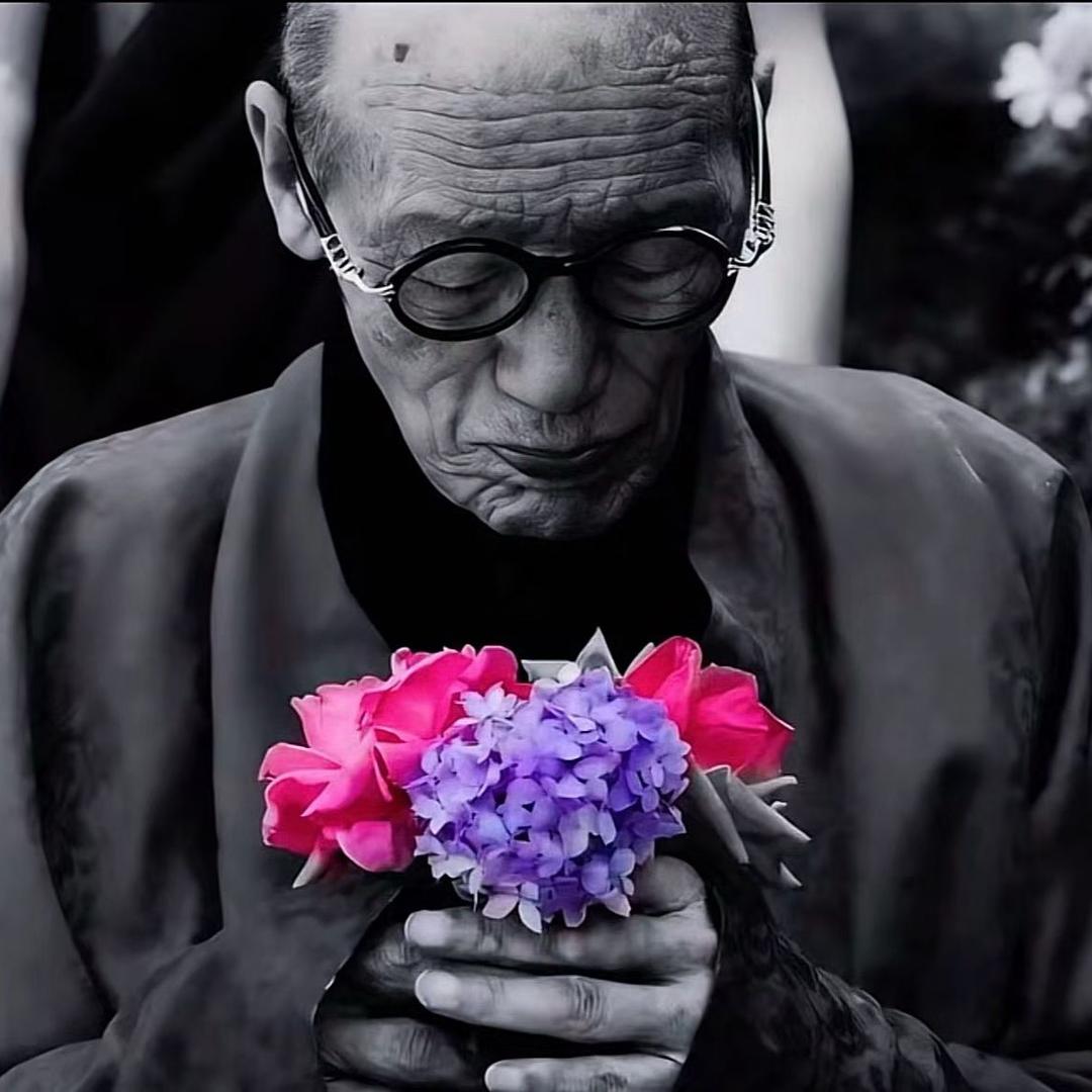 ࿐ལམ་བུ  ☘️