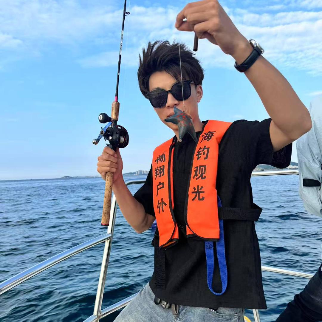 蔚蓝青春游艇俱乐部