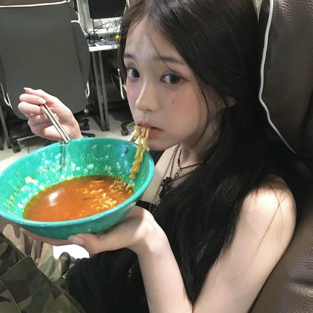 你耳朵红啦