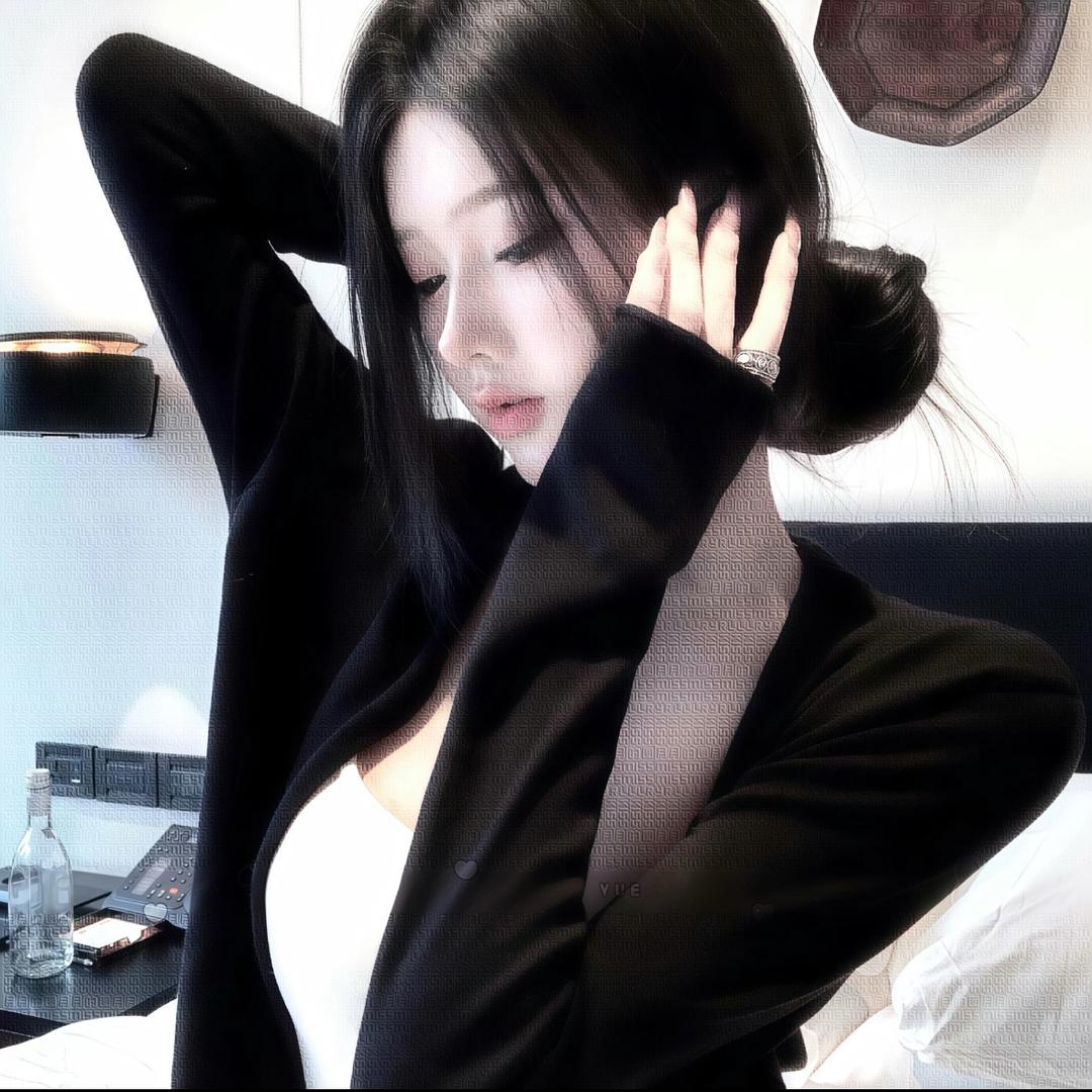腼腆小美.