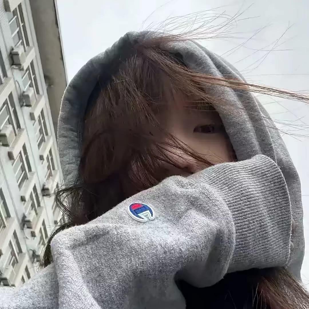 灿