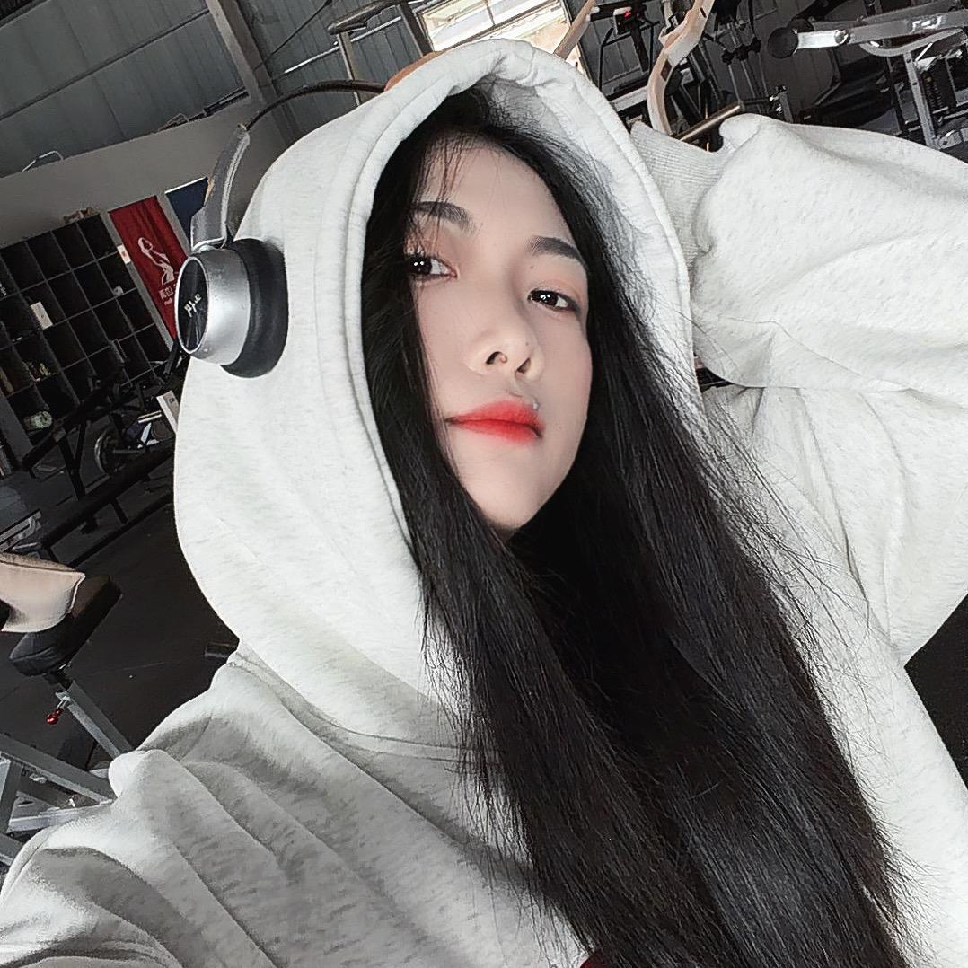 爱健身的向老师 。