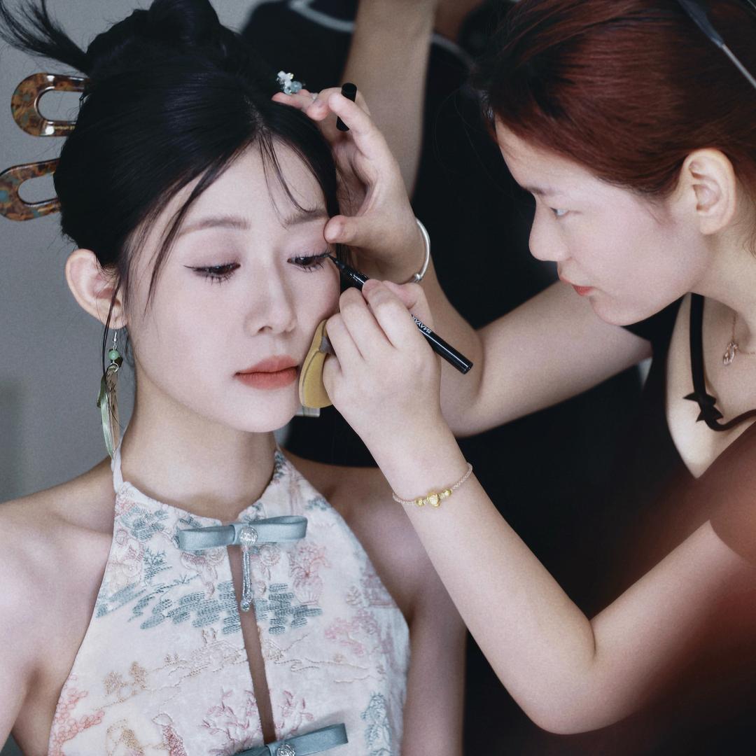 今遇婚纱化妆师～艺涵（努力涨粉中）