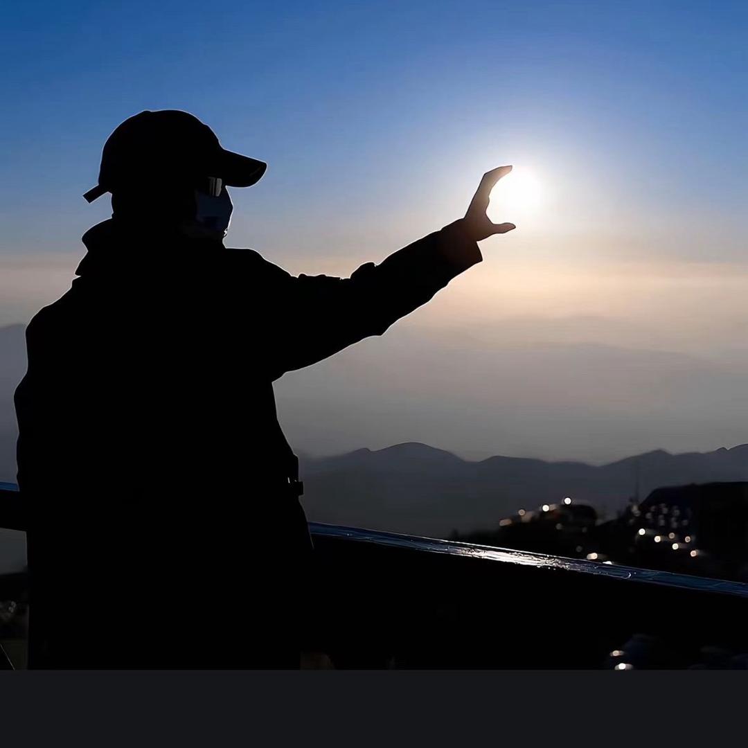 𝐒.卓峰