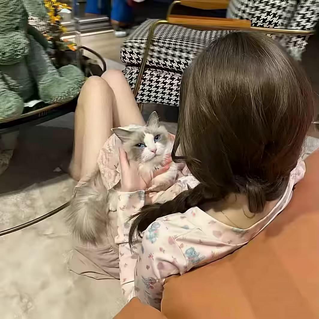 女刀