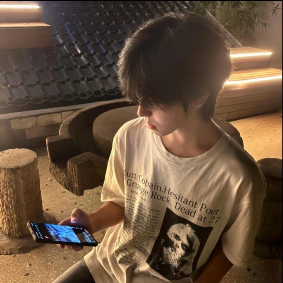 棋士.白（看过邓紫棋2.0三亚站）