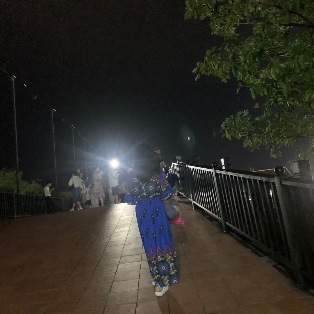 薇微一笑