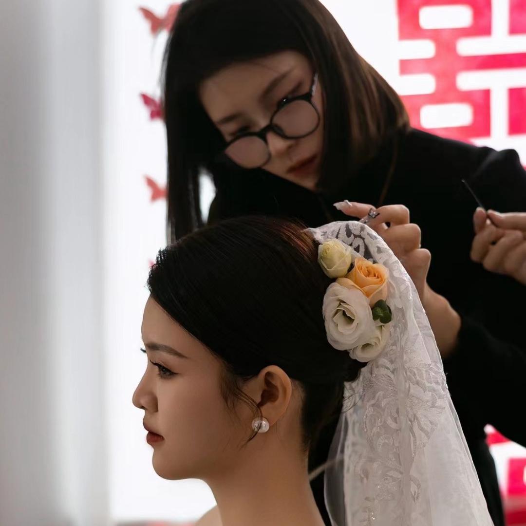 上囍婚纱主理人｜莹莹