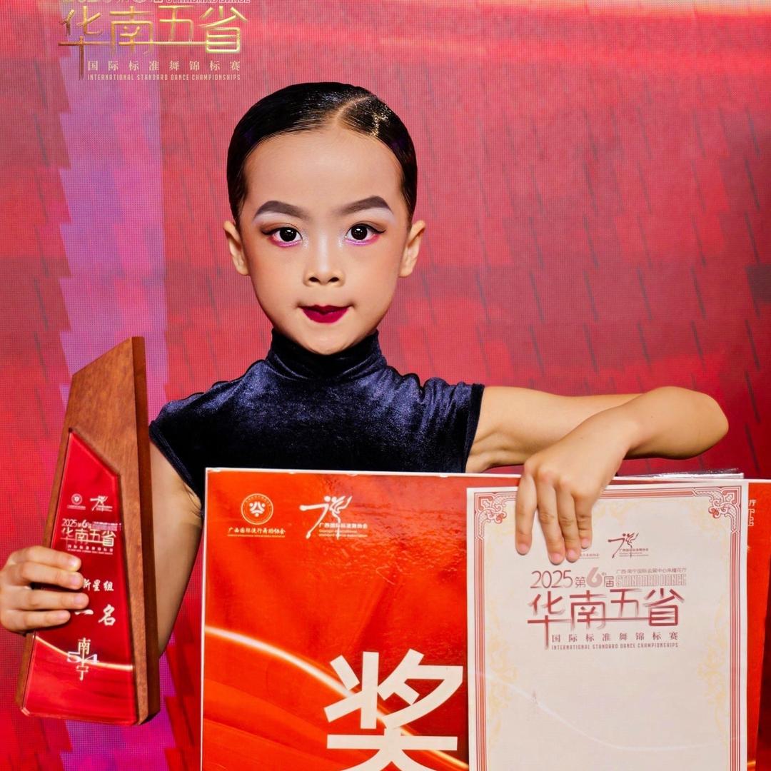 三亚新迪黎向楚Anna