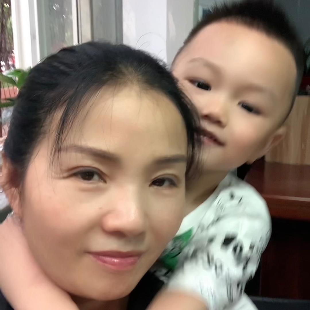欧尚台球刘姐
