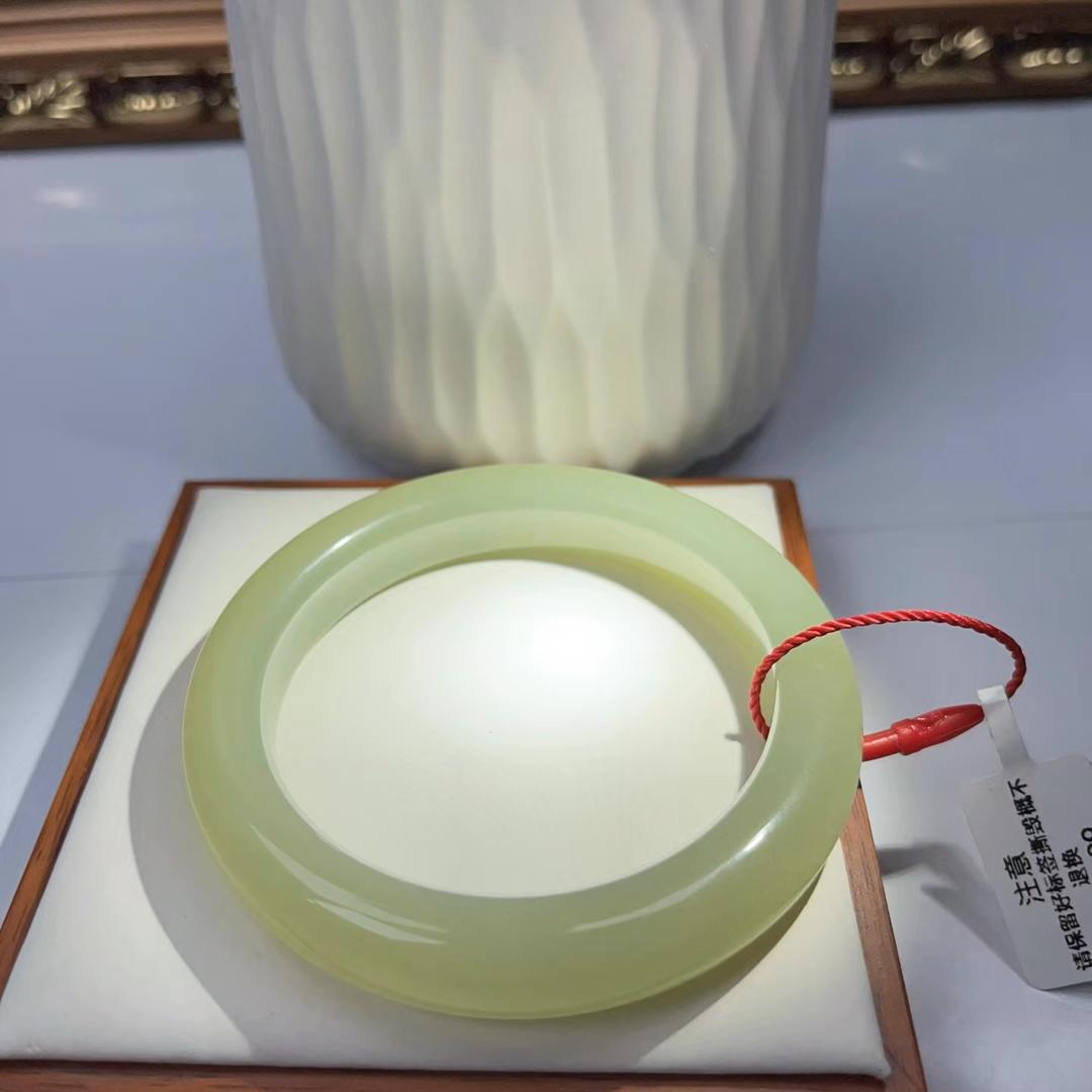 润玖珠宝甄选玉镯