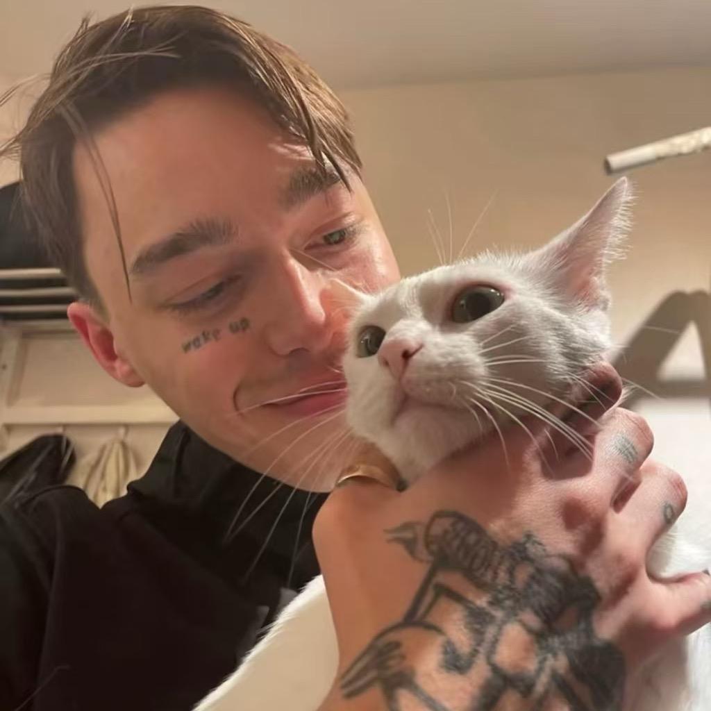 ㅤㅤㅤ1名不愿透露性别的男人