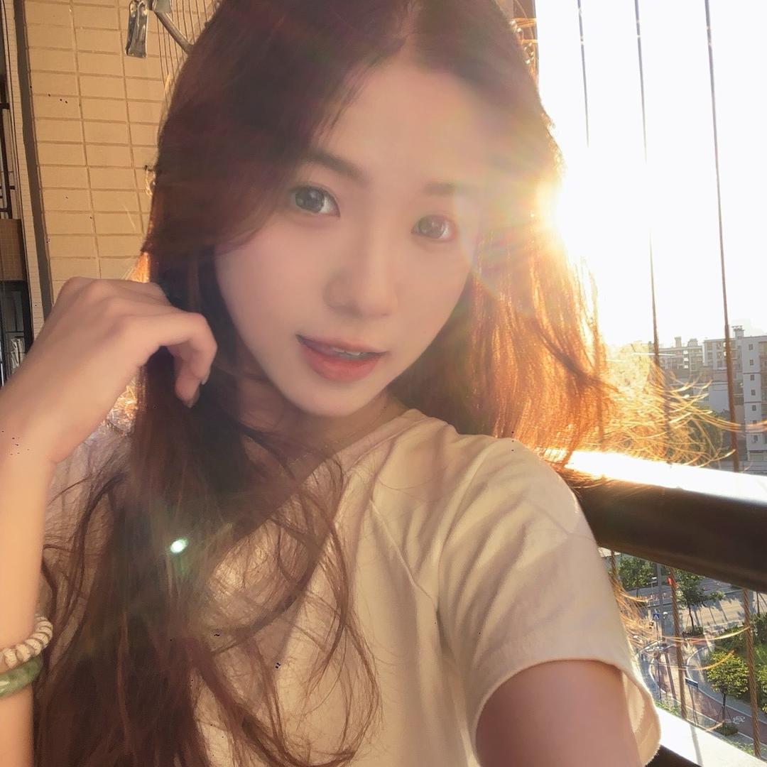 小y^
