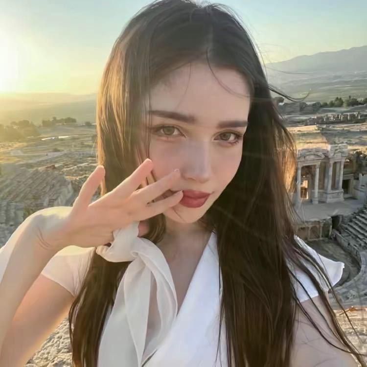 ，
