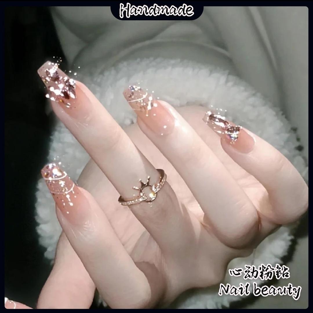 去年陪你过冬的人，他现在还在吗？