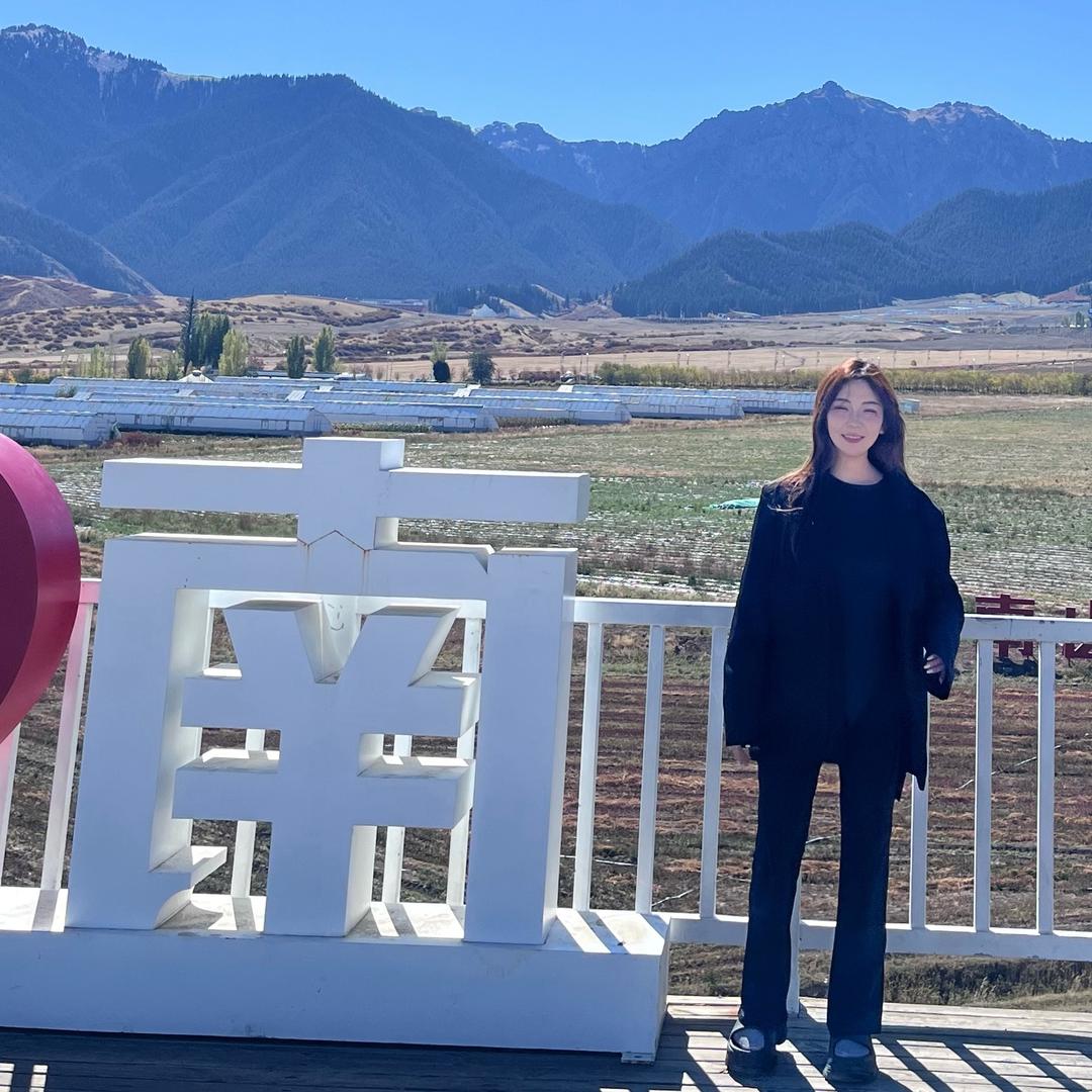 依依