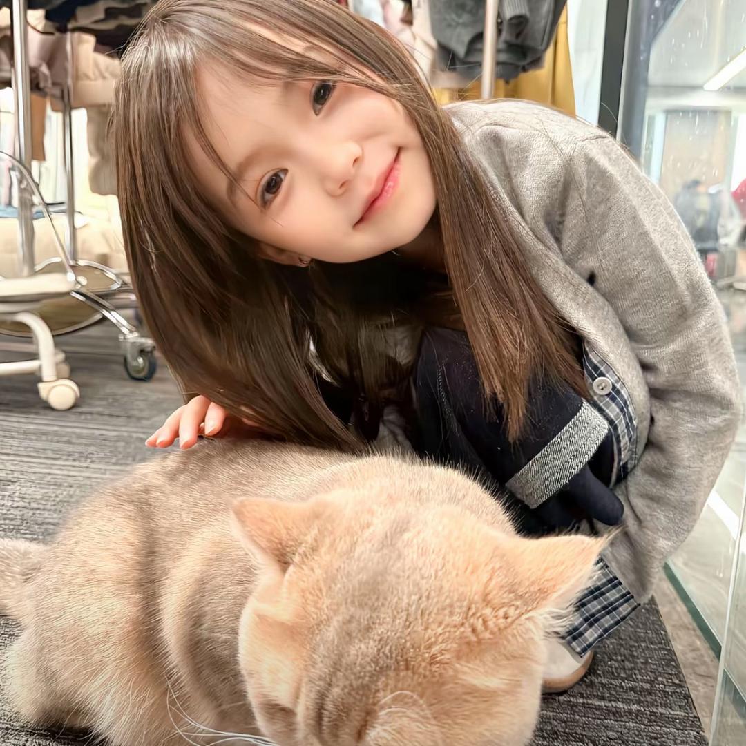 小婷 .