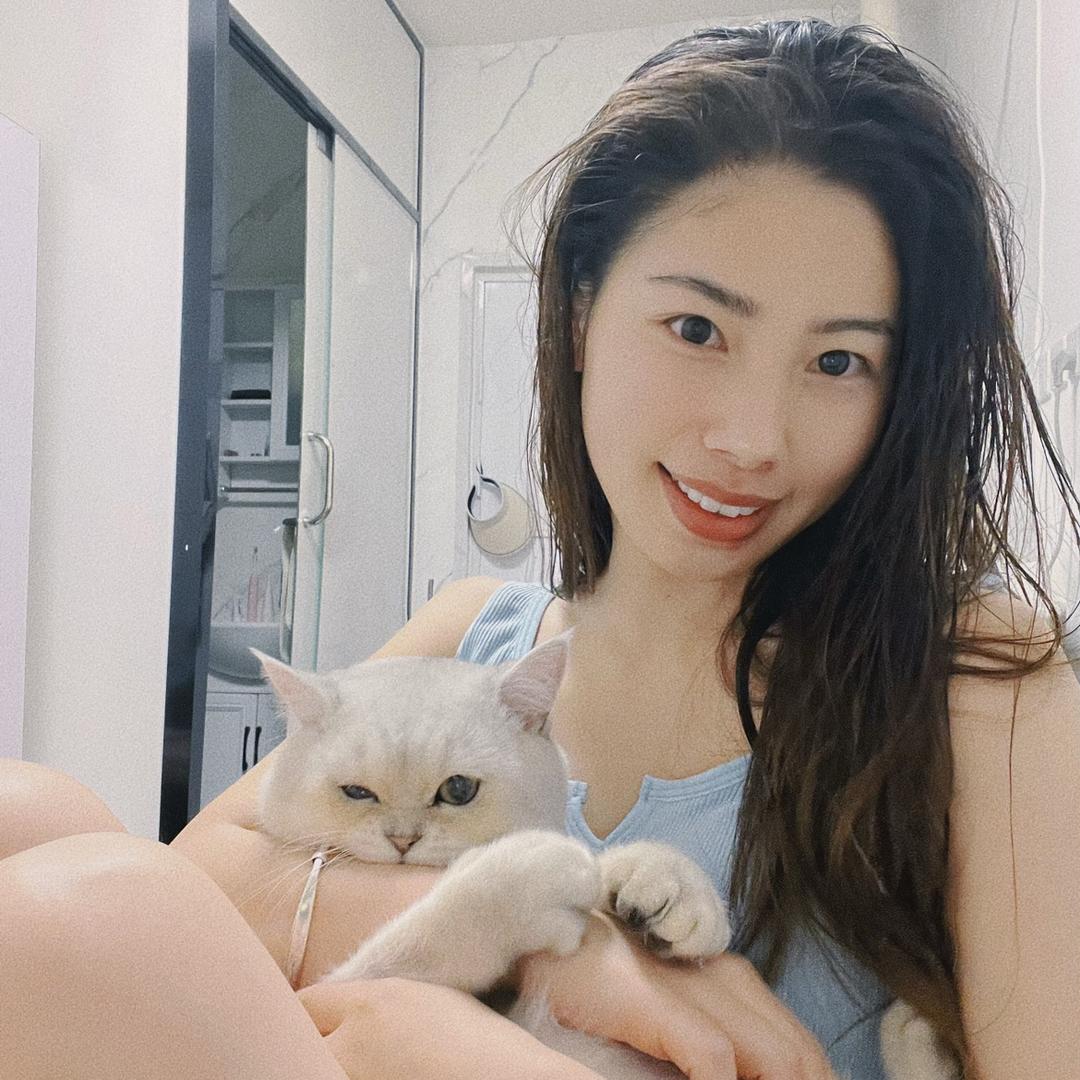 李李.