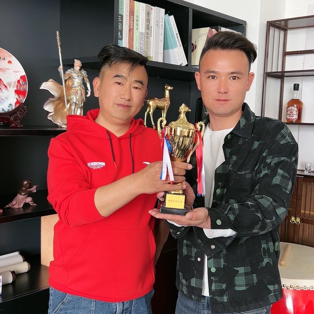 周八皮（社会哥助理）