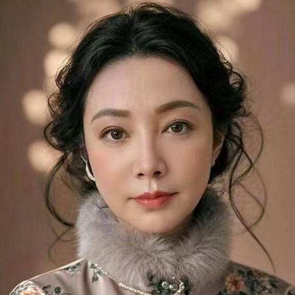 何姐