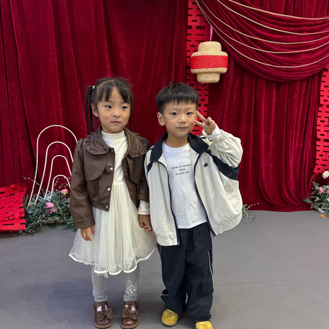 致、婧兄妹成长记
