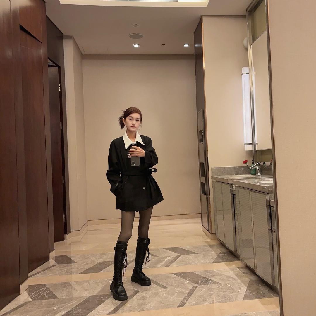 开迈巴出婚车的小姐姐❤️
