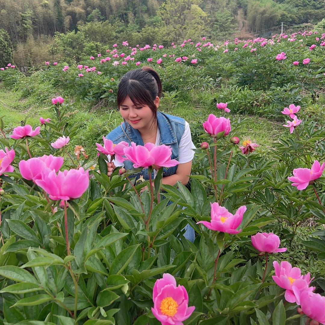 A -    时光荏苒。