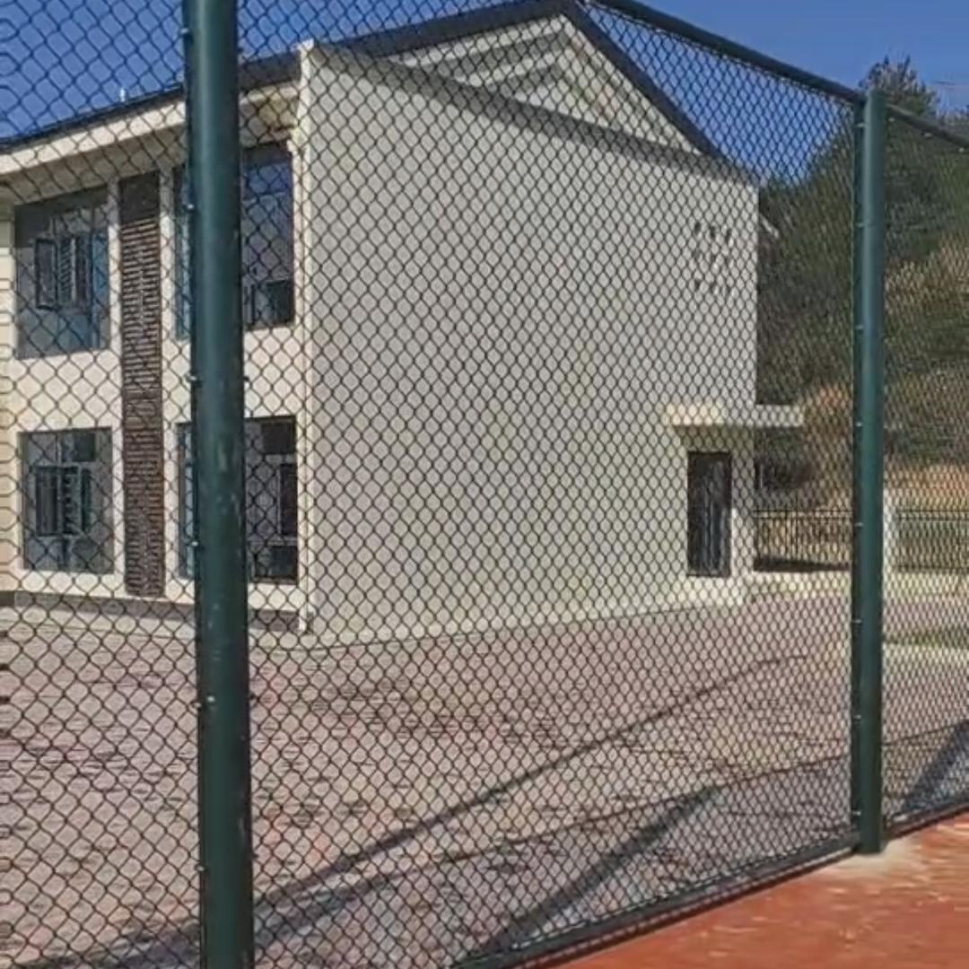 佰宏球场护栏安装