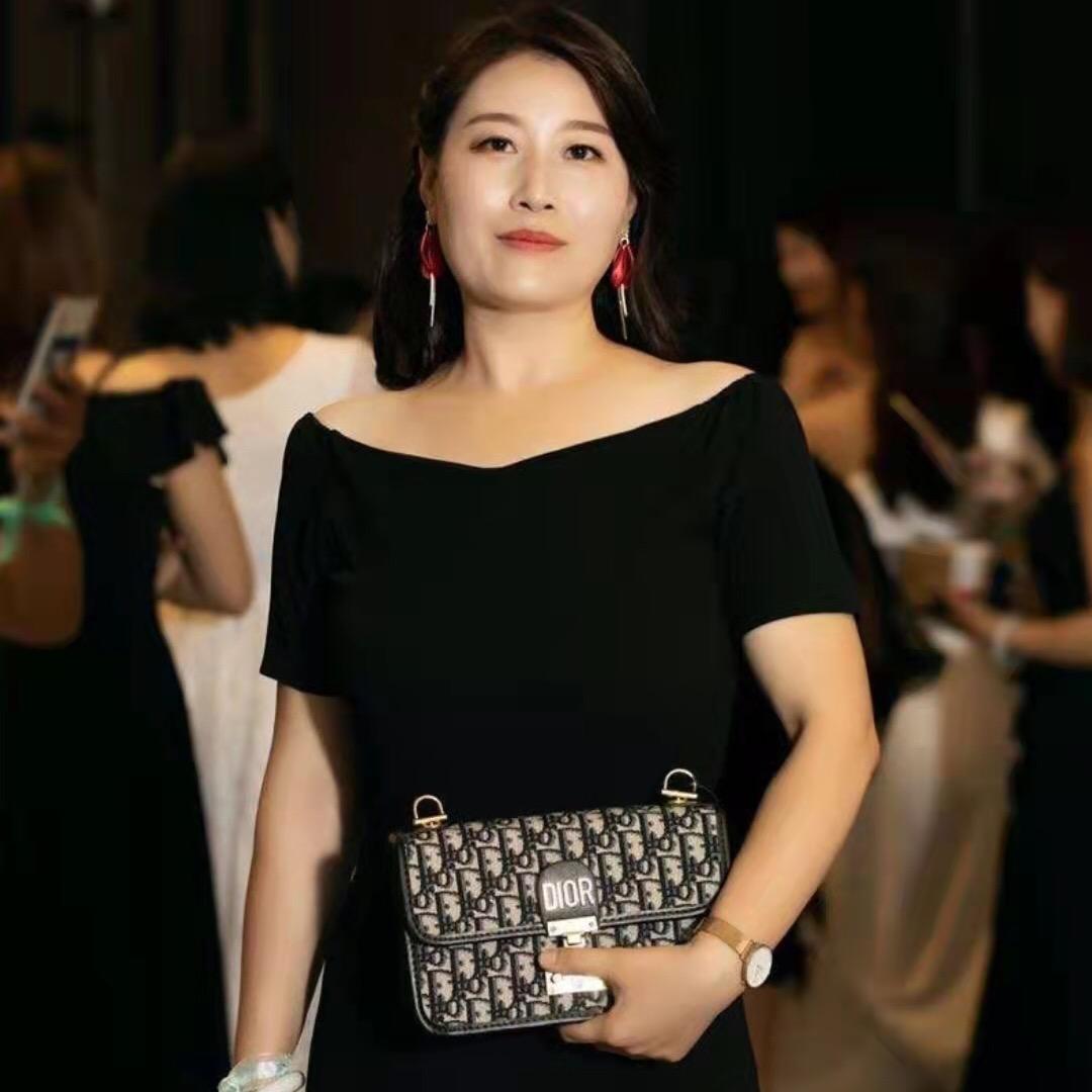 文水凯奇依嘉女装店