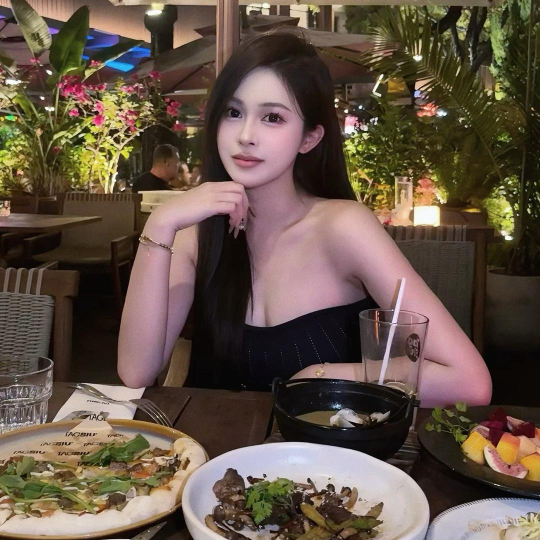 美女小李