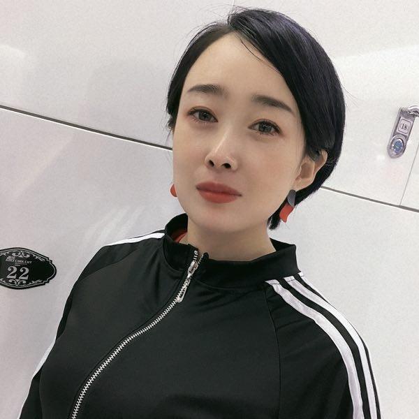 沈阳酷发和平女托尼子涵