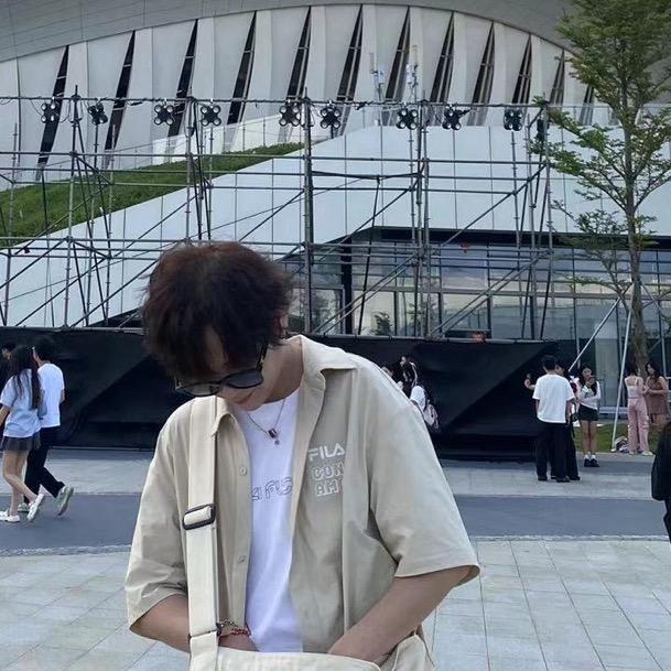 李逸