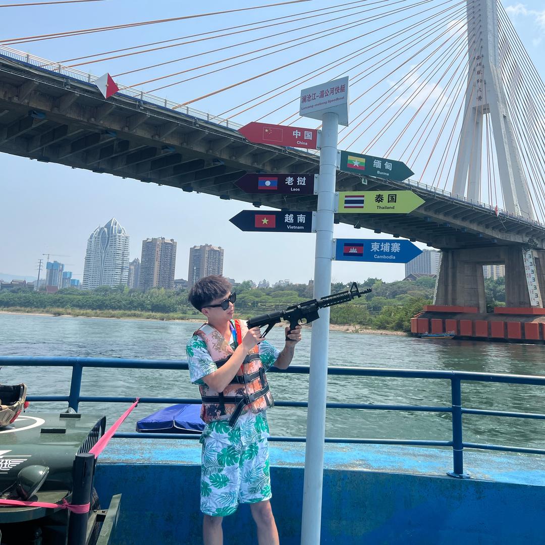 十二兽酒吧(白杰)