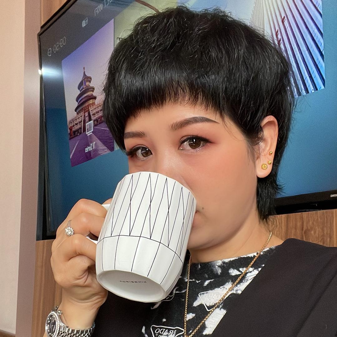 小个子家的小姑子