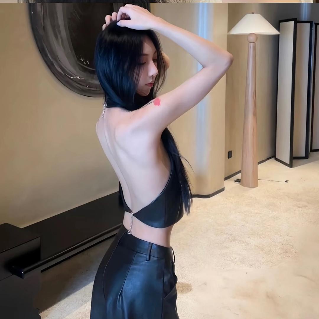 佐 伊.
