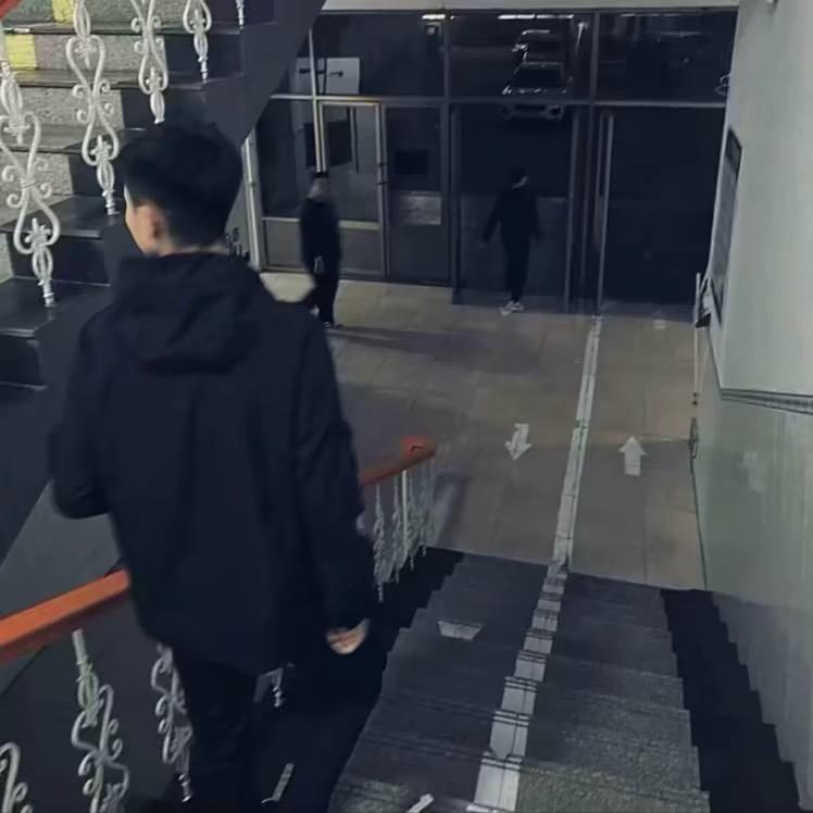 小辉.