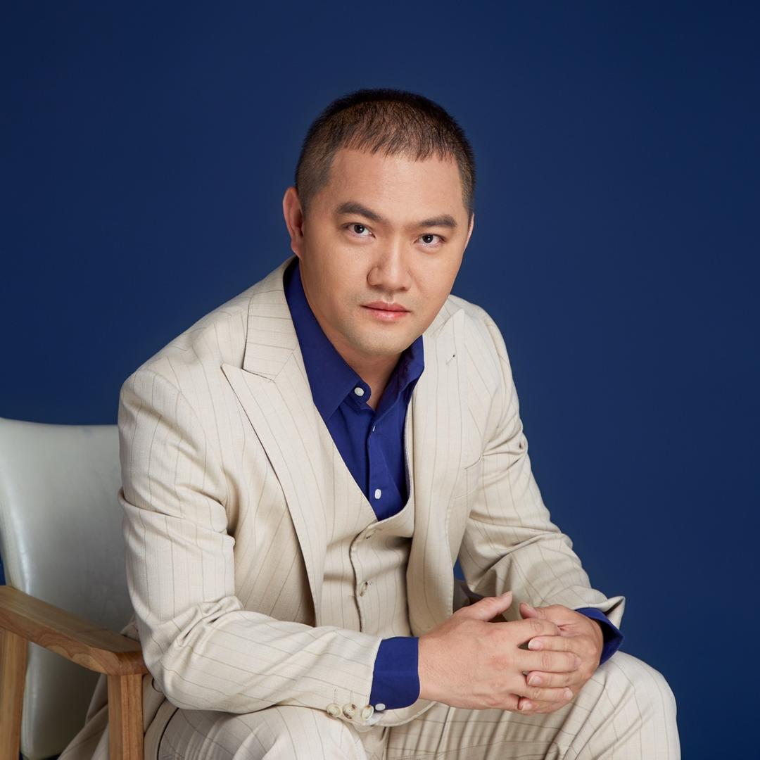 飞翔随影