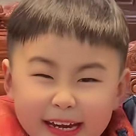 乁