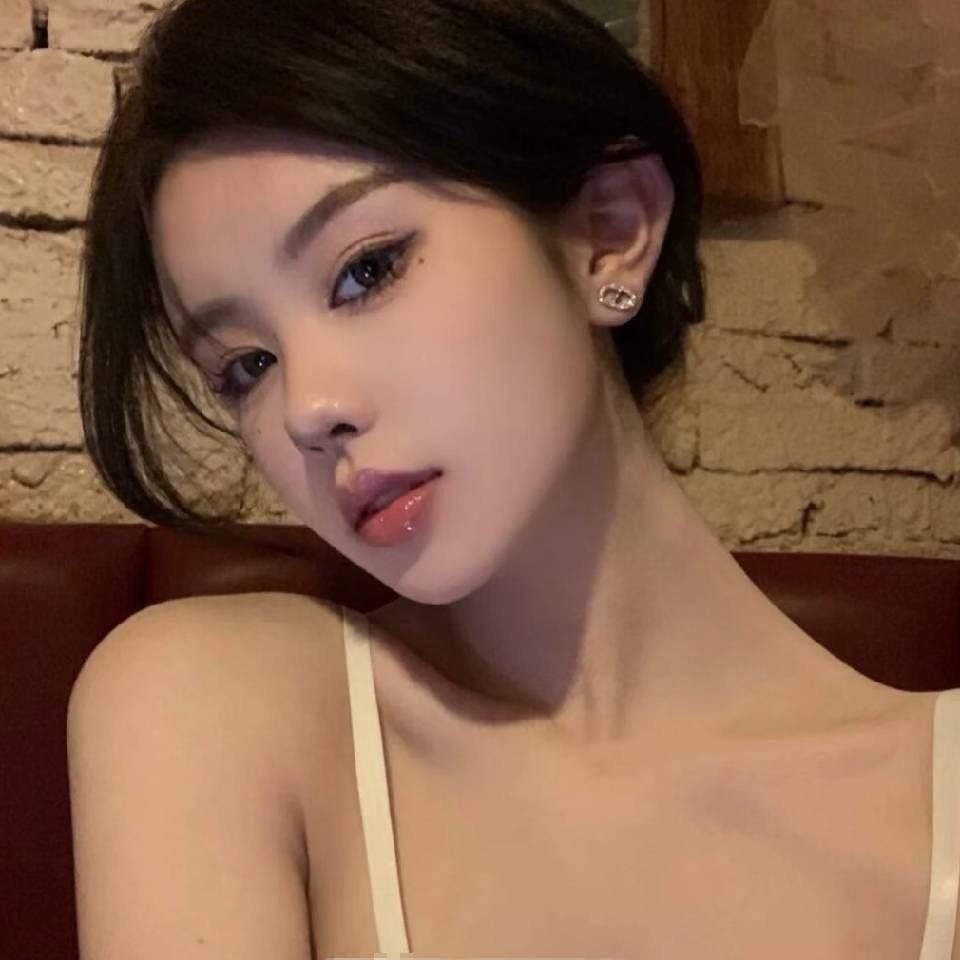 李馨.
