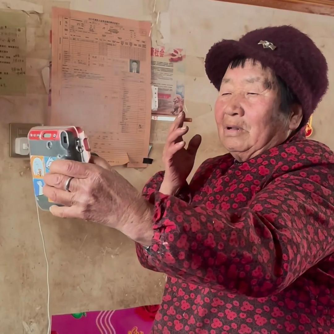 ᠭᠡᠭᠡᠨ ᠬᠠᠰ