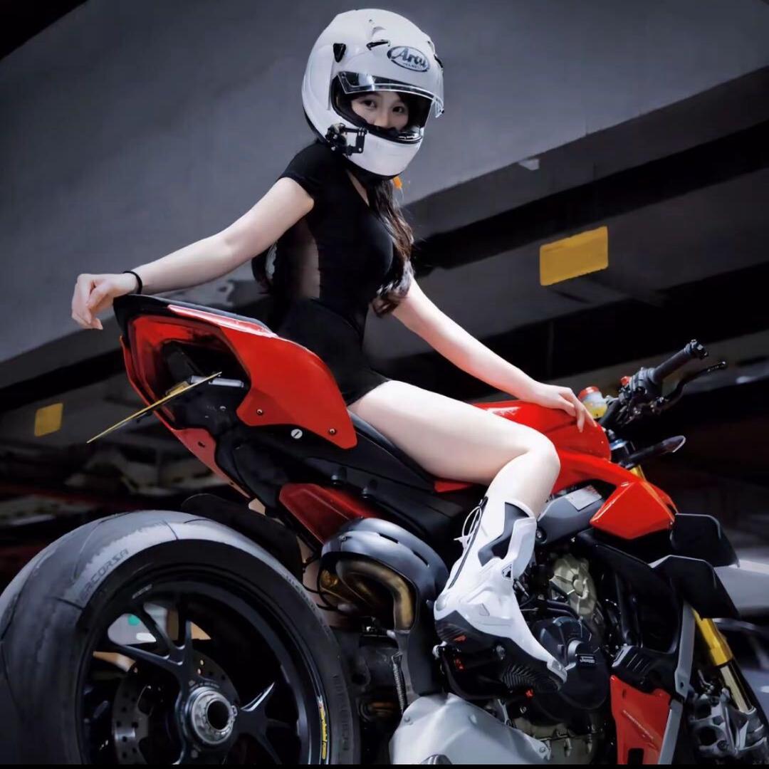 长沙追昱贸易有限公司谢佳睿